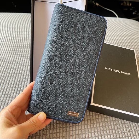 Michael Kors Mens Jet Set Travel PVC Zip Around Long Wallet - Picture 2 of 6